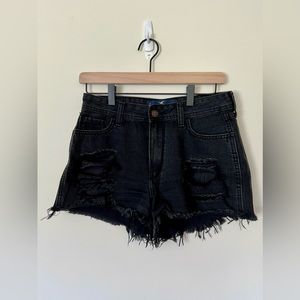 Hollister High Rise Boyfriend Short (Distressed)